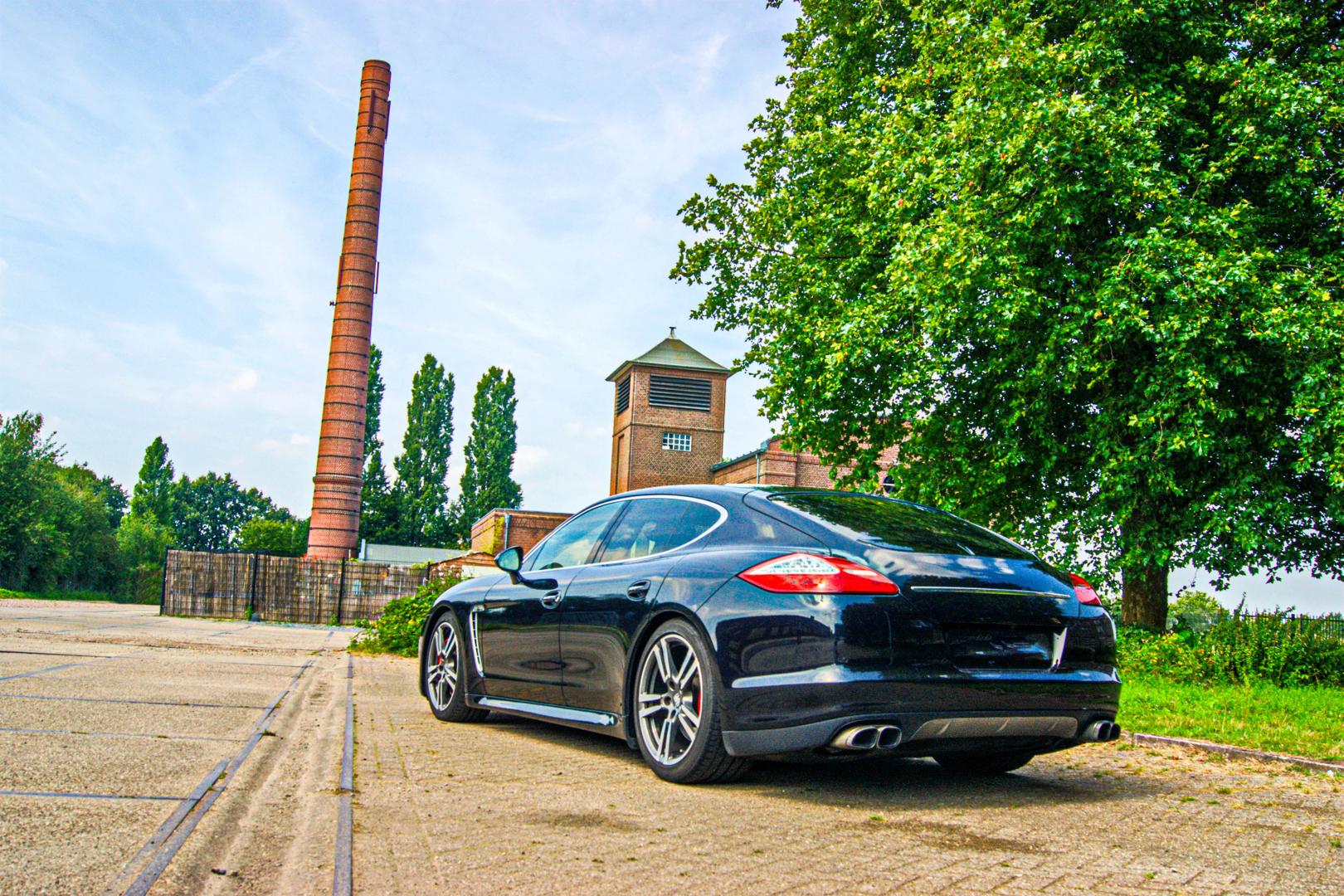 Project :uploads/Porsche Panamera (970)/tumb/33.jpg